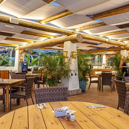 Parque Santiago Iv Official ホテル