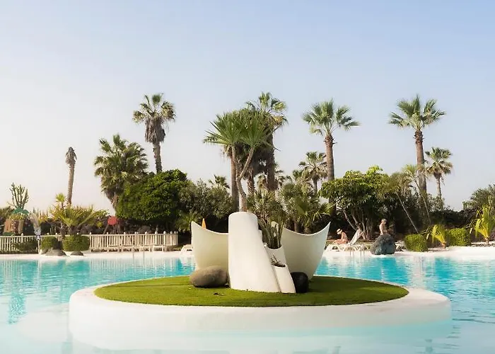 Parque Santiago Iv Official ホテル